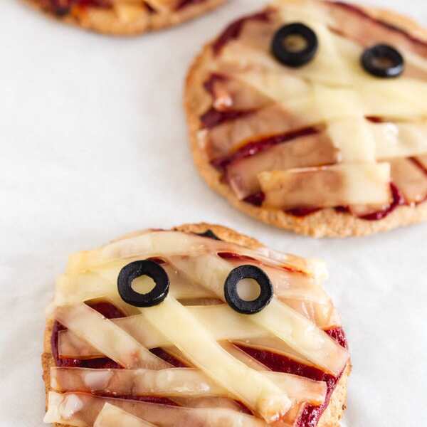 Vegane Halloween Mini-Mumienpizzas