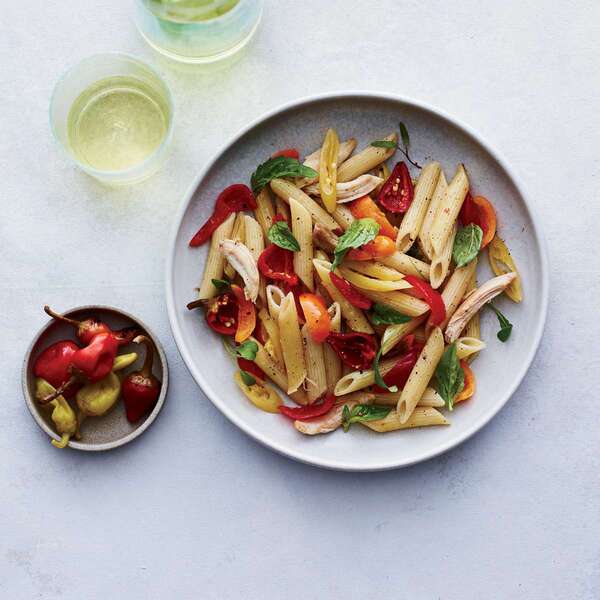 Penne mit Hähnchen und eingelegter Paprika