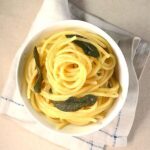 East Spaghetti mit brauner Butter, Zitrone und Salbei