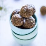 Matcha-Schoko-Chia-Energiebällchen