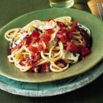 Pikante Linguini mit Heilbutt und Tomaten