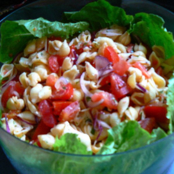 Warmer Tomaten-Nudelsalat