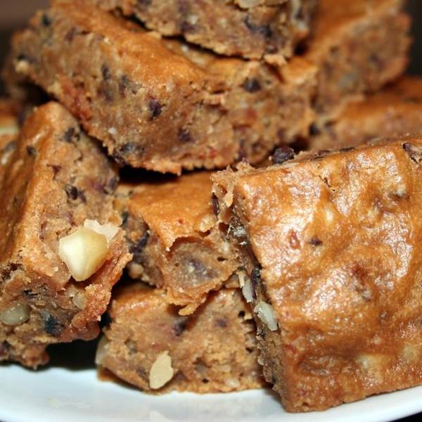 Vegane Blondies mit weißen Bohnen