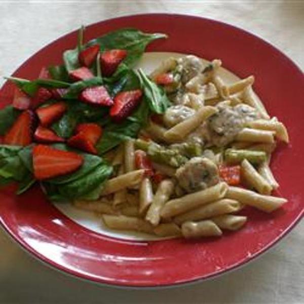 Pasta mit Spargel, Hühnchen und Pekannüssen