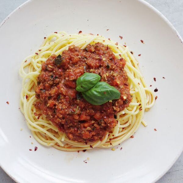 DIE VEGETARISCHE VERSION DER „AUTHENTISCHEN“ PASTA BOLOGNESE!