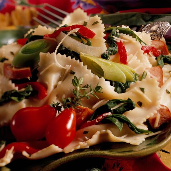 Pasta mit Rucola und Wurst