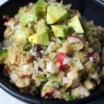 Mittagsrezept: Goldener Quinoa-Salat mit Zitrone, Dill und Avocado