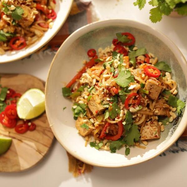 Pad Thai mit geräuchertem Tofu