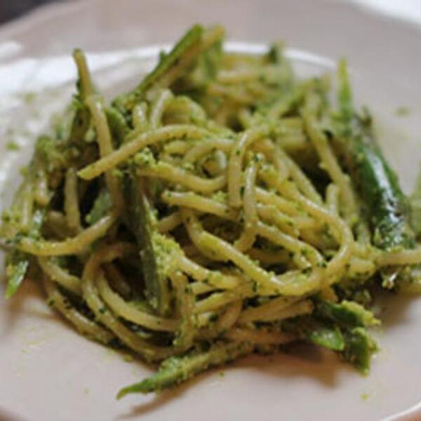 Pasta mit Knoblauch-Petersilien-Pesto