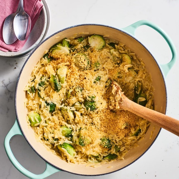 Eintopf mit Parmesan-Rosenkohl-Orzo