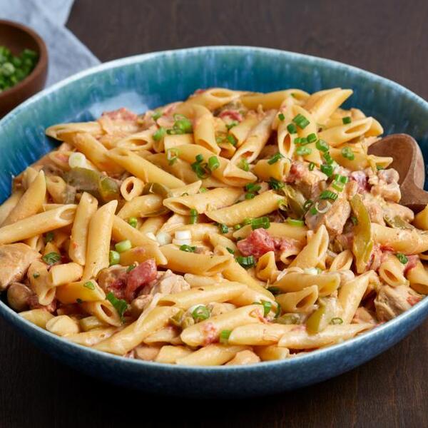 Eintopf-Pasta mit Cajun-Hühnchen