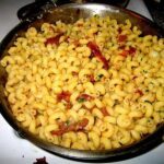 Cavatappi mit sonnengetrockneten Tomaten und Cannellini-Bohnen