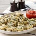 Frische Pasta Rollatini mit Spinat und Ricotta