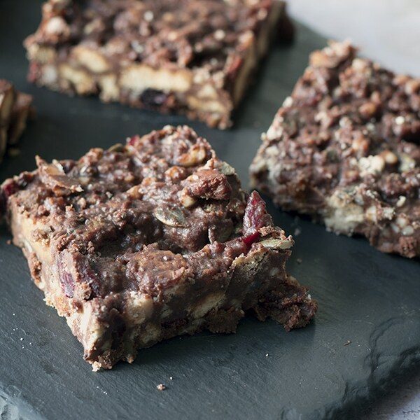 Gesündere Weihnachts-Rocky-Road- oder Tiffin-Snacks