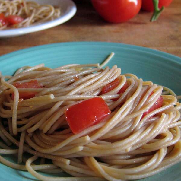 Vollkornspaghetti mit Tomatensauce