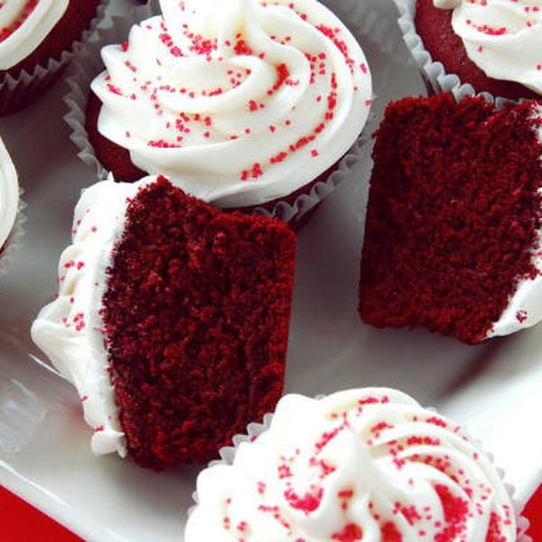 Red Velvet Cupcakes mit Pfefferminzcreme