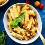 Einfache Pasta mit Mais und Chorizo