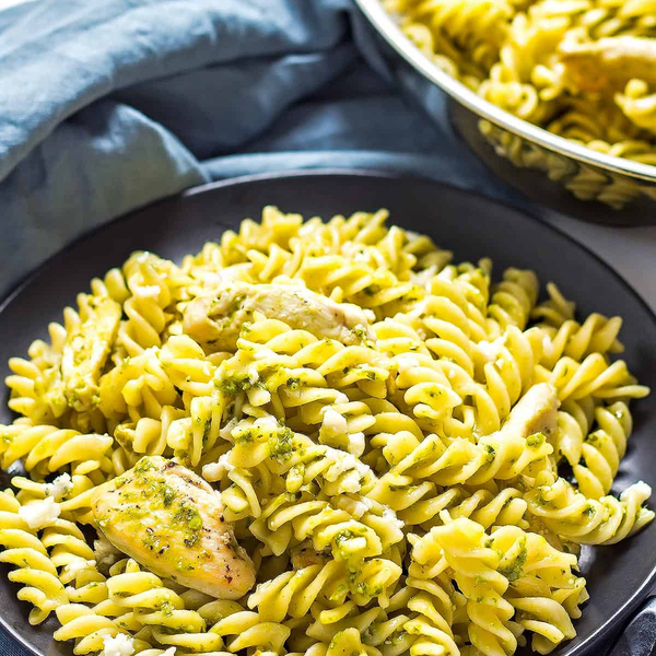 20-Minuten-Pesto-Hähnchen-Pasta