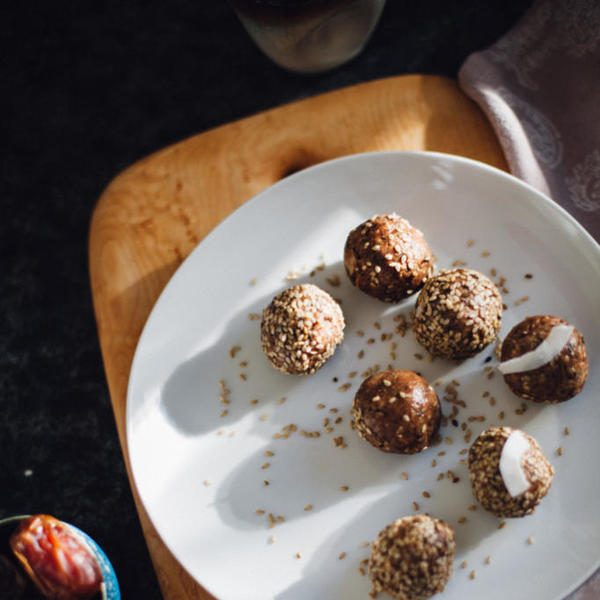 Halva-Kokosnuss-Energiebällchen (vegan, glutenfrei)