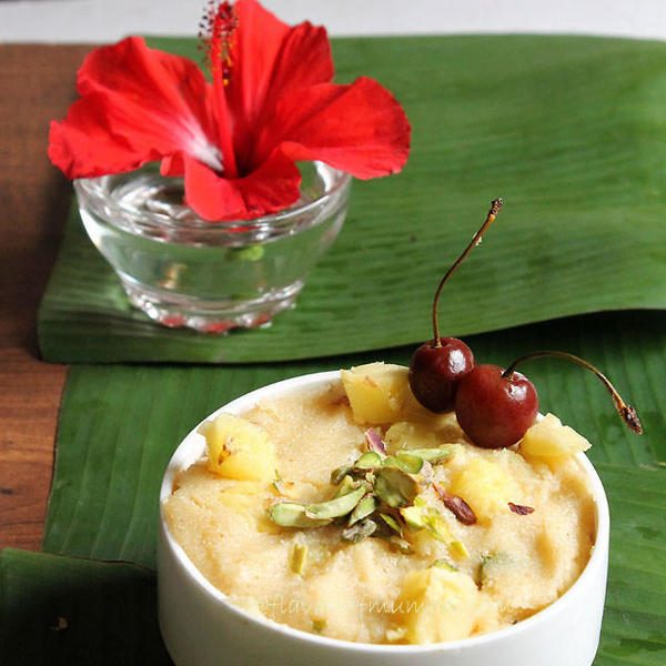 Veganes Sooji Halwa mit Ananas und Piment